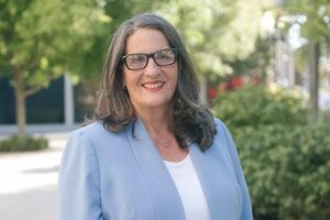 Modesto Mayor, Sue Zwahlen
